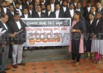 ಚಿಕ್ಕಮಗಳೂರಿನಲ್ಲಿ ವಕೀಲರ ಮೇಲೆ ಪೊಲೀಸ್ ದೌರ್ಜನ್ಯ- ಕ್ರಮಕ್ಕಾಗಿ ಹಾಗೂ ವಕೀಲರ ರಕ್ಷಣಾ ಕಾಯ್ದೆ ಜ್ಯಾರಿಗೊಳಿಸುವ ಕುರಿತು ಭಟ್ಕಳ ವಕೀಲರ ಸಂಘದಿಂದ ಮುಖ್ಯಮಂತ್ರಿ ಗೆ ಮನವಿ
