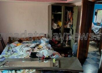 ಭಟ್ಕಳ ದಲ್ಲಿ ಮನೆಯಲ್ಲಿ ಯಾರು ಇಲ್ಲದ ವೇಳೆ ಮನೆಗೆ ನುಗ್ಗಿ ಕಳ್ಳತನ ಮಾಡಿದ ಕಳ್ಳರು