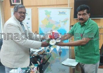 ರಾಜ್ಯ ಮಾನವ ಹಕ್ಕು ಆಯೋಗದ ಅಧ್ಯಕ್ಷರೊಂದಿಗೆ ರವೀಂದ್ರ ನಾಯ್ಕ ಭೇಟ್ಟಿ ಮತ್ತು ಚರ್ಚೆ.