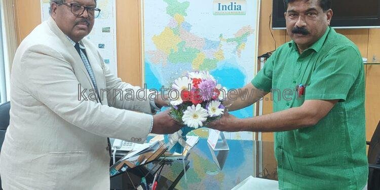 ರಾಜ್ಯ ಮಾನವ ಹಕ್ಕು ಆಯೋಗದ ಅಧ್ಯಕ್ಷರೊಂದಿಗೆ ರವೀಂದ್ರ ನಾಯ್ಕ ಭೇಟ್ಟಿ ಮತ್ತು ಚರ್ಚೆ.