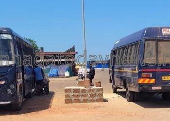 ಭಟ್ಕಳ ತಾಲೂಕಿನ ಹೇಬಳೆ ಗ್ರಾಮದ ತೆಂಗಿನಗುಂಡಿ ಬಂದರಿನಲ್ಲಿ ಸಂಸದ ಅನಂತಕುಮಾರ ಮುಂದಾಳತ್ವದಲ್ಲಿ ಹಾರಿಸಿದ್ದ ಹನುಮಧ್ವಜವನ್ನು ಹಾಗೂ ವೀರ ಸಾವರ್ಕರ್ ನಾಮಫಲಕ ತೆರವು- ಸಂಸದ ಅನಂತಕುಮಾರ ಸೇರಿ 20ಕ್ಕೂ ಹೆಚ್ಚು ಜನರ ಮೇಲೆ ಪ್ರಕರಣ ದಾಖಲು