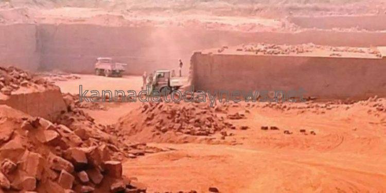 ಅಂಕೊಲಾದಲ್ಲಿ ಯಾರ ಭಯವಿಲ್ಲದೇ ರಾಜಾರೋಷವಾಗಿ ಹಲವು ಗ್ರಾಮಗಳಲ್ಲಿ ನಿರಂತರವಾಗಿ ನಡೆಯುತ್ತಿರುವ ಚಿರೇಕಲ್ಲು ಅಕ್ರಮ ಗಣಿಗಾರಿಕೆ*: ಗೊತ್ತಿದ್ಫು ಕಣ್ಣ್ ಮುಚ್ಚಿ ಕುಳಿತ ಗಣಿ ಮತ್ತು ಭೂ ವಿಜ್ಞಾನ ಇಲಾಖೆ.?
