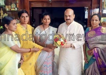 ಹಾವೇರಿ ನಗರ ಸಭಾ ಸದಸ್ಯರನ್ನು ಭೇಟಿ ಮಾಡಿ ಬೆಂಬಲ ಕೋರಿದ ಮಾಜಿ ಮುಖ್ಯಮಂತ್ರಿ ಬಸವರಾಜ ಬೊಮ್ಮಾಯಿ