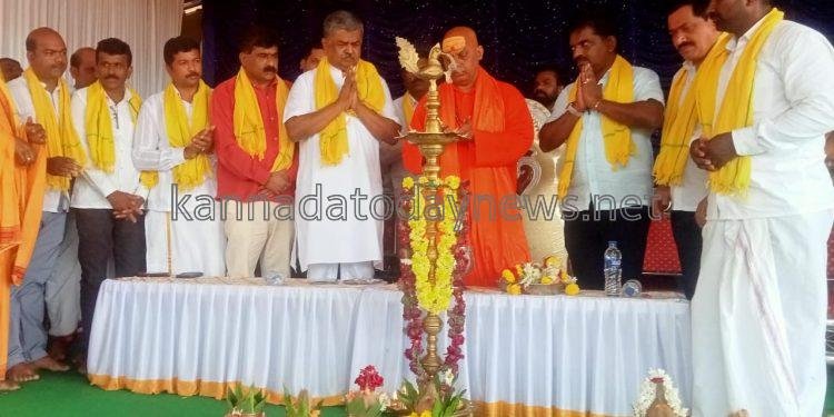 ಈಡಿಗ(ನಾಮಧಾರಿ) ಸಮಾಜವು ಯಾವುದೇ ಒಬ್ಬ ವ್ಯಕ್ತಿಯ ಮಾವ, ಅಳಿಯ ಮತ್ತು ಅಕ್ಕನ ಮಗಳಿಗೆ ಸೀಮಿತವಲ್ಲ- ಕಾಂಗ್ರೆಸ್ ಮುಖಂಡ ರವೀಂದ್ರ ನಾಯ್ಕ ಗುಡುಗು