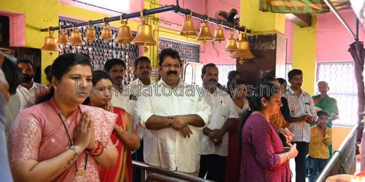 ಭಟ್ಕಳದ ಪ್ರಸಿದ್ಧ ಶ್ರೀ ಸೋಡಿಗದ್ದೆ ಮಹಾಸತಿ ದೇವಿಯ ದರ್ಶನ ಪಡೆದ ಕಾಂಗ್ರೆಸ್ ಪಕ್ಷದ ಉ.ಕ ಲೋಕಸಭಾ ಅಭ್ಯರ್ಥಿ ಡಾ.ಅಂಜಲಿ ನಿಂಬಾಳ್ಕರ್