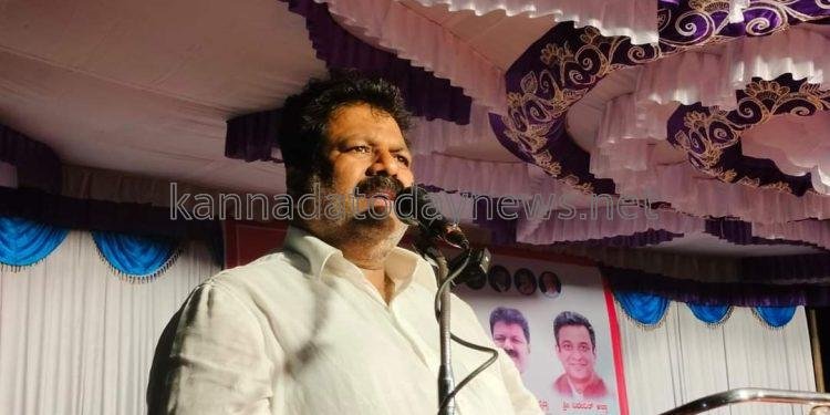 ವಿಧಾನಸಭಾಧ್ಯಕ್ಷರಾಗಿದ್ದ ಈಗಿನ ಬಿಜೆಪಿ ಅಭ್ಯರ್ಥಿ ವಿಶ್ವೇಶ್ವರ ಹೆಗಡೆ ಕಾಗೇರಿಯವರಿಗೆ ಅವಕಾಶವಿದ್ದರೂ ಜಿಲ್ಲೆಗೆ ಏನು ಕೆಲಸ ಮಾಡಲಿಲ್ಲ ಈಗ ಚುನಾವಣೆಗಾಗಿ ಸುಳ್ಳು ಹೇಳುತ್ತಾ ಬಂದಿದ್ದಾರೆ- ಸಚಿವ ಮಾಂಕಳ ವೈದ್ಯ