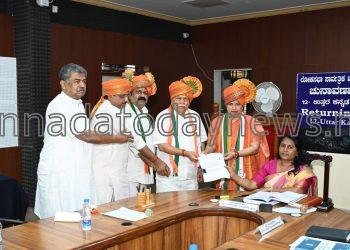 ಇಂದು ಉತ್ತರ ಕನ್ನಡ ಜಿಲ್ಲಾ ಲೋಕಸಭಾ ಕಾಂಗ್ರೆಸ್ ಅಭ್ಯರ್ಥಿಯಾಗಿ ಶ್ರೀಮತಿ ಡಾ.ಅಂಜಲಿ ನಿಂಬಾಳ್ಕರ್ ನಾಮಪತ್ರ ಸಲ್ಲಿಕೆ