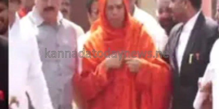 ಚಿತ್ರದುರ್ಗದ ಮುರುಘರಾಜೇಂದ್ರ ಬೃಹನ್ಮಠದ ಮಠಾಧೀಶ ಡಾ.ಶಿವಮೂರ್ತಿ ಮುರುಘಾ ಶರಣರಿಗೆ ಕೆಲ ತಿಂಗಳ ಹಿಂದಷ್ಟೇ ಕರ್ನಾಟಕ ಹೈಕೋರ್ಟ್ ನೀಡಿದ್ದ ಜಾಮೀನು ರದ್ದುಗೊಳಿಸಿ ಪುನಃ ಜೈಲಿಗೆ ಕಳುಹಿಸುವಂತೆ ಸುಪ್ರೀಂ ಕೋರ್ಟ್ ಆದೇಶ