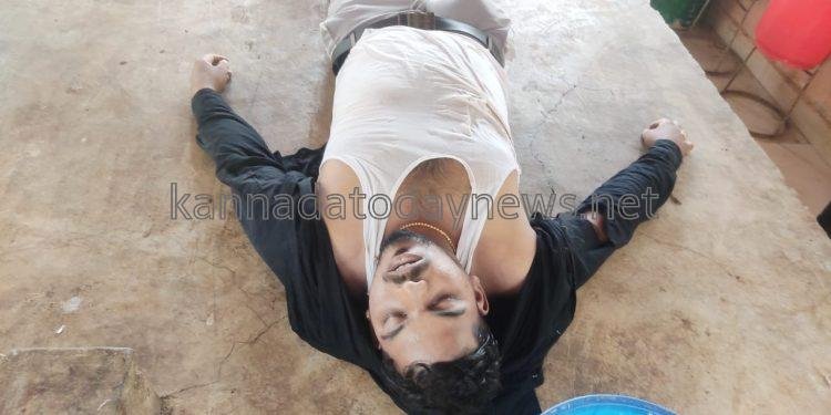 ರಾಯಲ್ ಎನ್ ಫೀಲ್ಡ್ ಡಿವೈಡರ್ ಗೋಡೆಗೆ ಡಿಕ್ಕಿ -ಒಬ್ಬ ಸವಾರ ಸಾವು, ಇನ್ನೊಬ್ಬನ ಸ್ಥಿತಿ ಗಂಭೀರ