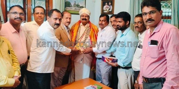 ಭಟ್ಕಳ ನ್ಯಾಯಾಲಯದ ಹೊಸ ಕಟ್ಟಡ ನಿರ್ಮಾಣಕ್ಕೆ 12 ಕೋಟಿ ರೂಪಾಯಿಗಳ ಅನುದಾನ ಮಂಜೂರು ಮಾಡಿಸಿದ ಸಚಿವ ಮಾಂಕಾಳ ವೈದ್ಯರಿಗೆ ಭಟ್ಕಳ ವಕೀಲರ ಸಂಘದಿಂದ ಸನ್ಮಾನ