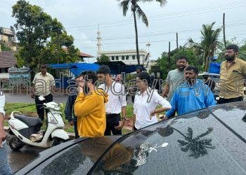 ಮಂಗಳೂರಿನಲ್ಲಿ ನಡು ರಸ್ತೆಯಲ್ಲಿ ಕೈ ಕೊಟ್ಟ BMW ಕಾರು- 2 ಜನ ಮುಸ್ಲಿಂ ಯುವಕರ ಜೊತೆ ಸಿಕ್ಕಿ ಬಿದ್ದ ಹಿಂದೂ ಯುವತಿ