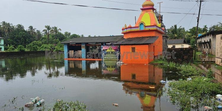 ಉತ್ತರ ಕನ್ನಡ ಜಿಲ್ಲೆಯ ಭಟ್ಕಳ, ಕುಮಟಾ,ಹೊನ್ನಾವರ, ಕಾರವಾರ ಸೇರಿದಂತೆ ಕರಾವಳಿ ತಾಲೂಕಿನಲ್ಲಿ ಭಾರಿ ಮಳೆ-ಜನಜೀವನ ಅಸ್ತವ್ಯಸ್ತ