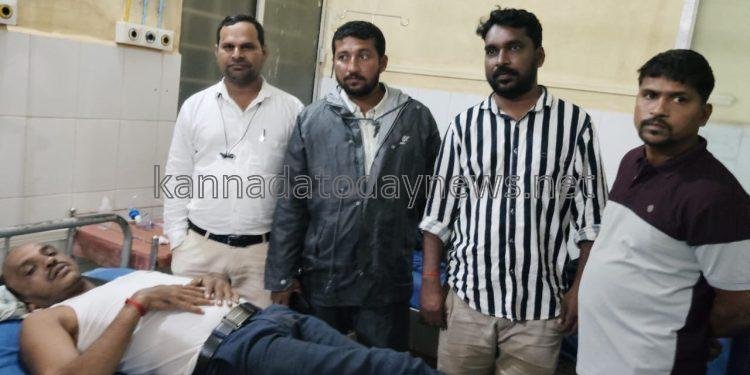 ಸಾಲ ವಸೂಲಿ ಗೆ ತೆರಳಿದ ಸೆಂಟ್ ಮಿಲಾಗ್ರೀಸ್ ಬ್ಯಾಂಕಿನ 6 ಜನ ಸಿಬ್ಬಂದಿಗಳಿಂದ , ಗ್ರಾಹಕ ಈಶ್ವರ ನಾಯ್ಕ ಮೇಲೆ ಹಲ್ಲೆ- ಭಟ್ಕಳ ನಗರ ಪೊಲೀಸ ಠಾಣೆಯಲ್ಲಿ ಪ್ರಕರಣ ದಾಖಲು .