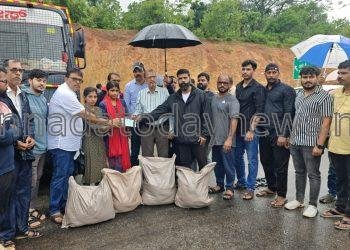 ನೆರೆ ಸಂತ್ರಸ್ಥರ ನೆರವಿಗೆ ಬಂದ ಸೇವಾ ಕನ್ನಡಿಗರು ಕ್ಲಬ್ ವಿ ಪಿಟ್ನೆಸ್ ಅಂಕೋಲಾದ್ ಯುವ ಪಡೆಯ ತಂಡದ ಕಾರ್ಯಕ್ಕೆ ಶ್ಲಾಘನೆ.*