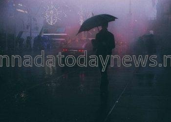 ದಕ್ಷಿಣ ಕನ್ನಡ ಮತ್ತು ಉತ್ತರ ಕನ್ನಡ ಜಿಲ್ಲೆಯಲ್ಲಿ ವ್ಯಾಪಕ ಮಳೆಯಾಗುತ್ತಿದ್ದು ನಾಳೆ ಶಾಲೆ ಮತ್ತು ಕಾಲೇಜುಗಳಿಗೆ ರಜೆ ಘೋಷಣೆ