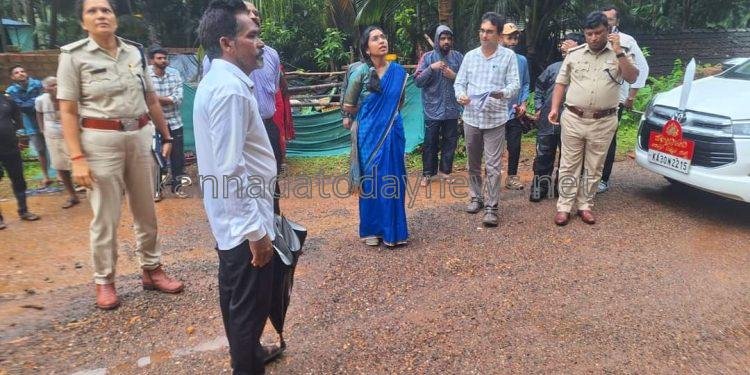 ಉತ್ತರ ಕನ್ನಡ ಜಿಲ್ಲಾಧಿಕಾರಿ ಲಕ್ಷ್ಮಿಪ್ರಿಯ ಅವರಿಂದ ಹೊನ್ನಾವರ ತಾಲೂಕಿನ ಗೇರುಸೊಪ್ಪ ಜಲಾಶಯಕ್ಕೆ , ಅಪ್ಸರಕೊಂಡ ಗುಡ್ಡ ಕುಸಿತ ಪ್ರದೇಶಕ್ಕೆ ಹಾಗೂ ಕಾಳಜಿ ಕೇಂದ್ರ ಕ್ಕೆ ಭೇಟಿ ನೀಡಿ ಪರಿಶೀಲನೆ