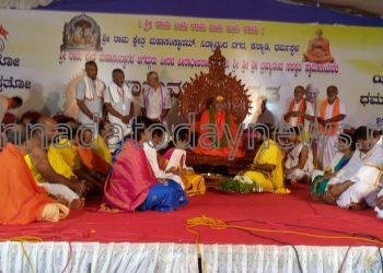 ಶ್ರೀ ಶ್ರೀ ಶ್ರೀ ಪರಮ ಪೂಜ್ಯ ಬ್ರಹ್ಮಾನಂದ ಸರಸ್ವತಿ ಸ್ವಾಮೀಜಿಯವರ 12ನೇ ದಿನದ ಚಾತುರ್ಮಾಸ್ಯ ವ್ರತಾಚಾರಣೆ ಕಾರ್ಯಕ್ರಮದಲ್ಲಿ ಕುಮಟಾ ತಾಲೂಕು ನಾಮಧಾರಿ ಸಂಘ ಮತ್ತು ಶ್ರೀರಾಮ ಕ್ಷೇತ್ರ ಸೇವಾ ಸಮಿತಿ ವತಿಯಿಂದ ಶ್ರೀಗಳ ಪಾದ ಪೂಜೆ