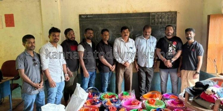 ಅಂಕೋಲಾ ಶಿರೂರು ಗುಡ್ಡ ಕುಸಿತದ ಉಳವರೆಗೆ ಗ್ರಾಮಕ್ಕೆ ಭೇಟಿ ನೀಡಿ ಅಗತ್ಯ ವಸ್ತುಗಳನ್ನು ಒದಗಿಸುವ ಮೂಲಕ ಮಾನವೀಯ ನೆರವು ನೀಡಿದ ಮಂಗಳೂರಿನ ಪತ್ರಕರ್ತರ ತಂಡ