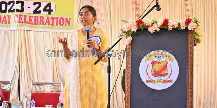 ವಿದ್ಯಾರ್ಥಿನೀಯರು ಶಿಕ್ಷಣದ ಮೂಲಕ ಆರ್ಥಿಕ ಸ್ವಾತಂತ್ರ್ಯ ಗಳಿಸಿಕೊಳ್ಳುವಂತೆ ಉತ್ತರ ಜಿಲ್ಲಾಧಿಕಾರಿ ಲಕ್ಷ್ಮೀಪ್ರಿಯಾ ಕರೆ