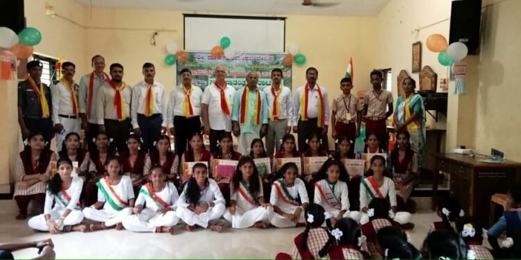 ದುರ್ಗಾಪರಮೇಶ್ವರಿ ಪ್ರೌಢಶಾಲೆ ಮತ್ತು ಭಟ್ಕಳ ತಾಲೂಕ ಕನ್ನಡ ಸಾಹಿತ್ಯ ಪರಿಷತ್ತು ಸಹಯೋಗದಲ್ಲಿ ದೇಶಭಕ್ತಿ ಗೀತೆ ಹಾಗೂ ಭಾಷಣ ಸ್ಪರ್ಧೆ ಯಶಸ್ವಿ.