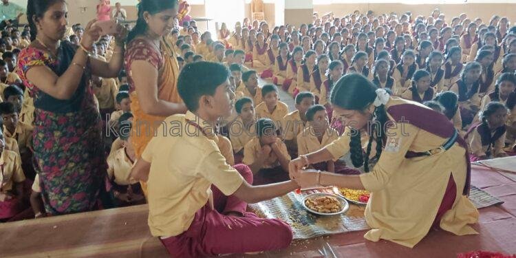 ಶ್ರೀವಲ್ಲಿ ಪ್ರೌಢಶಾಲೆ ಸಾಹಿತ್ಯ ಸಂಘದಿಂದ ಭಾವೈಕ್ಯತೆಯ ರಕ್ಷಾ ಬಂಧನ ಆಚರಣೆ