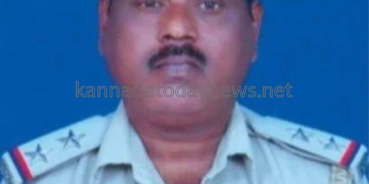 ಭಟ್ಕಳ ದಲ್ಲಿ ಹೆಲ್ಮೆಟ್ ದಂಡದ ಹಣ ಚಿನ್ನದ ವ್ಯಾಪಾರಿ ಖಾತೆಗೆ ಫೋನ್ ಪೆ ಮಾಡಿಸಿದ ಭಟ್ಕಳ ನಗರ ಪೊಲೀಸ ಠಾಣೆಯ ಪಿ.ಎಸ್.ಐ ಯಲಪ್ಪ ಸಸ್ಪೆನ್ಡ್ (ಅಮಾನತು).