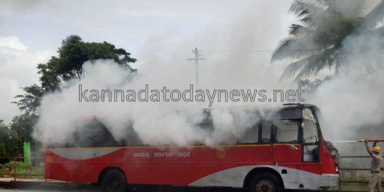 ಭಟ್ಕಳದಿಂದ ಬೆಂಗಳೂರಿಗೆ ಹೊರಟಿದ್ದ ಸಾರಿಗೆ ಬಸ್ ಜೋಗ ಬಳಿ 80% ಬೆಂಕಿಗಾಹುತಿ