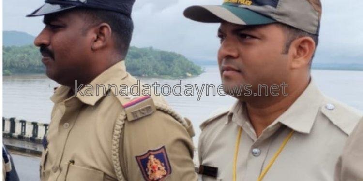 ಕಾರವಾರದ ಕಾಳಿ ನದಿಯ ಸೇತುವೆ ಕುಸಿದ ವೇಳೆ ಸಮಯಪ್ರಜ್ಞೆಯಿಂದ ಕರ್ತವ್ಯ ನಿರ್ವಹಿಸಿದ ಪೊಲೀಸ್ ಸಿಬ್ಬಂದಿ- ತಪ್ಪಿದ ದೊಡ್ಡ ದುರಂತ