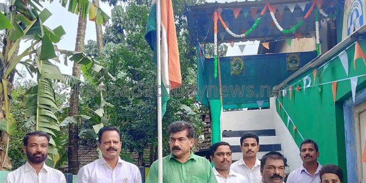 ಸಂವಿಧಾನ ಭದ್ದ ಭೂಮಿ ಹಕ್ಕು ನೀಡಲು ಭದ್ದತೆ ಪ್ರದರ್ಶಿಸಿ – ರವೀಂದ್ರ ನಾಯ್ಕ