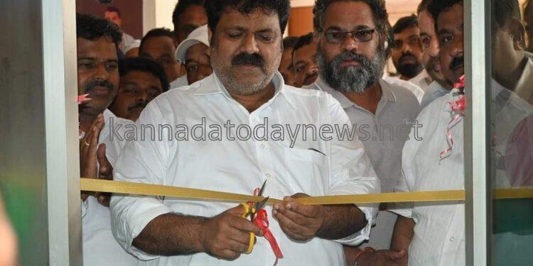 ಭಟ್ಕಳದಲ್ಲಿ ತಾಲೂಕ ಮಟ್ಟದ ಗ್ಯಾರಂಟಿ ಅನುಷ್ಠಾನ ಸಮಿತಿ ಕಚೇರಿಯನ್ನು ಉದ್ಘಾಟಿಸಿ ದ ಸಚಿವ ಮಂಕಾಳ ಎಸ್ ವೈದ್ಯ