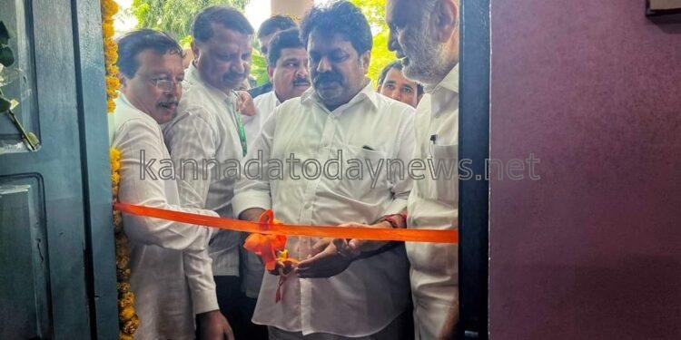 ಜಿಲ್ಲಾ ಉಸ್ತುವಾರಿ ಸಚಿವರಿಂದ ಪಂಚ ಗ್ಯಾರಂಟಿ ಯೋಜನೆಗಳ ತಾಲ್ಲೂಕಾ ಕಚೇರಿ, ಸ್ವಸಹಾಯ ಗುಂಪಿನ ಮಹಿಳೆಯರಿಂದ ನಡೆಸುವ ಶುಚಿ ರುಚಿ ಮೊಬೈಲ್ ಕ್ಯಾಂಟೀನ್, ಸಂಜೀವಿನಿ ಮಾಸಿಕ ಸಂತೆ ಉದ್ಘಾಟನೆ*