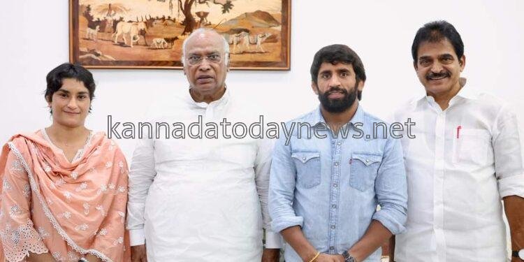 ಪ್ಯಾರಿಸ್ ಒಲಂಪಿಕ್ಸ್ ನಲ್ಲಿ ಚಿನ್ನದ ಪದಕ ವಂಚಿತ ಹರಿಯಾಣ ದ ಕುಸ್ತಿಪಟು ವಿನೇಶ್ ಫೋಗಟ್ ಮತ್ತು ಇನೊಬ್ಬ ಕುಸ್ತಿಪಟು ಬಜರಂಗ್ ಪುನಿಯಾ ಕಾಂಗ್ರೆಸ್ ಪಕ್ಷ ಸೇರ್ಪಡೆ