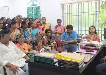 ಅರಣ್ಯವಾಸಿಗಳೊಂದಿಗೆ ಅರಣ್ಯವಾಸಿಗಳ ಚರ್ಚೆ:ಅರಣ್ಯ ಸಿಬ್ಬಂದಿಗಳ ಕಾನೂನು ಭಾಹಿರ ಕೃತ್ಯಕ್ಕೆ ತೀವ್ರ ಆಕ್ರೋಶ:ಲಿಖಿತ ಉತ್ತರಕ್ಕೆ ಒಂದು ವಾರ ಗಡವು.