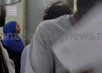 ಚಿಕ್ಕಮಗಳೂರಿನ ಜಿಲ್ಲಾಸ್ಪತ್ರೆ ವೈದ್ಯ ಮೂಳೆ ತಜ್ಞ ಡಾಕ್ಟರ್ ವೆಂಕಟೇಶ್ ಮೇಲೆ ಚಪ್ಪಲಿಯಿಂದ ಹಲ್ಲೆ ನಡೆಸಿದ ಮುಸ್ಲಿಂ ಮಹಿಳೆ