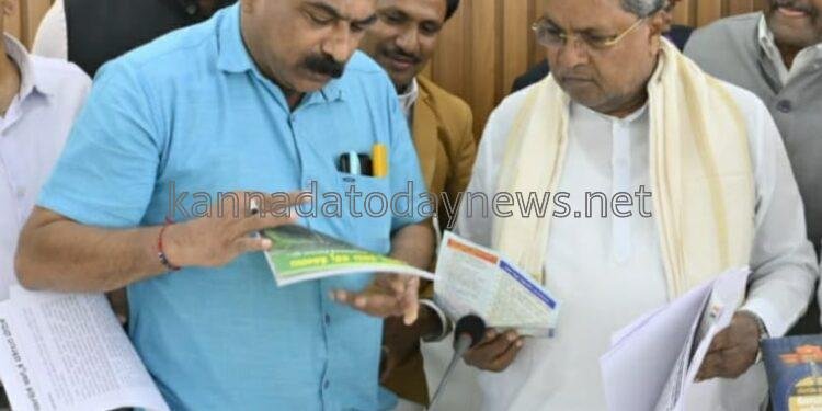 ಹೋರಾಟಗಾರ ರವೀಂದ್ರ ನಾಯ್ಕ ಮುಖ್ಯಮಂತ್ರಿಗೆ ಭೇಟಿ:ಕೇಂದ್ರ ಸರ್ಕಾರಕ್ಕೆ ಕಸ್ತೂರಿರಂಗನ್ ವರದಿ ತಿರಸ್ಕರಿಸಲು ಒತ್ತಡಕ್ಕೆ ಆಗ್ರಹ.