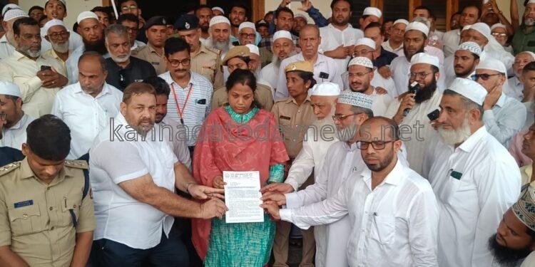 ಪ್ರವಾದಿ ಮುಹಮ್ಮದ್ ಪೈಗಂಬರರನ್ನು ನಿಂದನೆ ಮಾಡಿರುವ ಯತಿ ನರಸಿಂಹನಂದಾ ಸ್ವಾಮಿಜಿಯವರನ್ನು ಬಂಧಿಸುವಂತೆ ಆಗ್ರಹಿಸಿ ಭಟ್ಕಳ ತಂಝೀಮ್ ನೇತೃತ್ವದಲ್ಲಿ ಮುಸ್ಲಿಂ ಸಂಘಟನೆಗಳಿಂದ ಪ್ರತಿಭಟನೆ ಮತ್ತು ಮನವಿ