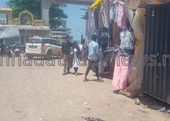 ಮುರ್ಡೇಶ್ವರ ದೇವಸ್ಥಾನದ ನಿರ್ಗಮನ ದ್ವಾರದ ಗೂಡಂಗಡಿ ಸ್ಥಳಾಂತರ ಮಾಡುವಂತೆ ಮುರುಡೇಶ್ವರ ರಿಕ್ಷಾ ಚಾಲಕ ಮತ್ತು ಮಾಲಕರ ಸಂಘದ ಅಧ್ಯಕ್ಷ ಶ್ರೀಧರ್ ನಾಯ್ಕ್ ಆಗ್ರಹ