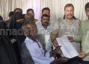 ಭಟ್ಕಳದಲ್ಲಿ ಬೃಹತ್ ಅತಿಕ್ರಮಣದಾರರ ಸಭೆ: ಸರ್ಕಾರ ಸುಪ್ರೀಂ ಕೋರ್ಟನಲ್ಲಿ ಅರಣ್ಯವಾಸಿಗಳ ಪರ ನಿಲುವು ಪ್ರಕಟಿಸಲಿ-ರವೀಂದ್ರ ನಾಯ್ಕ.