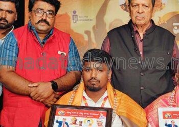 ಭಟ್ಕಳ ದ *ಸಾಮಾಜಿಕ ಕಾರ್ಯಕರ್ತ ನಾಗೇಶ ನಾಯ್ಕ ಹೊನ್ನೆಗದ್ದೆ ಇವರಿಗೆ ವಿಚಾರ ಕ್ರಾಂತಿ ರತ್ನ ಪ್ರಶಸ್ತಿ*