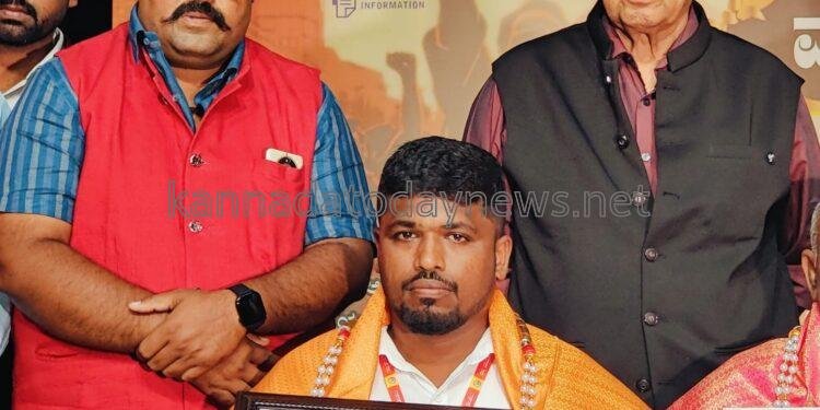 ಭಟ್ಕಳ ದ *ಸಾಮಾಜಿಕ ಕಾರ್ಯಕರ್ತ ನಾಗೇಶ ನಾಯ್ಕ ಹೊನ್ನೆಗದ್ದೆ ಇವರಿಗೆ ವಿಚಾರ ಕ್ರಾಂತಿ ರತ್ನ ಪ್ರಶಸ್ತಿ*