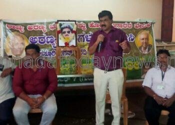 ದಿ. ಬಂಗಾರಪ್ಪನವರ ೯೨ನೇ ಜನ್ಮದಿನೋತ್ಸವ: ಅರಣ್ಯ  ಕ್ಷೇತ್ರದಲ್ಲಿ ವಾಸ್ತವ್ಯಕ್ಕಾಗಿ ಆಶ್ರಯ ಪಟ್ಟ ನೀಡಿದ ದಿಮಂತ ನಾಯಕ ಬಂಗಾರಪ್ಪ -ರವೀಂದ್ರ ನಾಯ್ಕ.