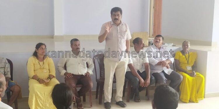 ಕಾನೂನು ಭಾಹಿರವಾಗಿ ಒಕ್ಕಲೇಬ್ಬಿಸಲು ಅವಕಾಶವಿಲ್ಲ-ಅರಣ್ಯ ಭೂಮಿ ಹಕ್ಕು ಹೋರಾಟಗಾರರ ವೇದಿಕೆಯ ರಾಜ್ಯ ಅಧ್ಯಕ್ಷ ರವೀಂದ್ರ ನಾಯ್ಕ.