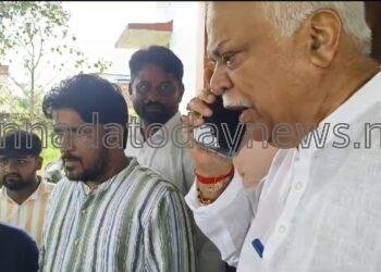 ನಾನು ಬಂದರು ನೀನು ಬಂದಿಲ್ಲ, ನಾನೇನು ದನಾ ಕಾಯಲು ಬಂದೆನಿ ಅಂತಾ ತಿಳಿದಿಯಾ ?ಎಂದು ಮಂಡಗೋಡ್ ತಹಸಿಲ್ದಾರ್ ಶಂಕರ ಗೌಡಿಗೆ ದೂರವಾಣಿಯ ಮೂಲಕ ಆವಾಜ್ ಹಾಕಿದ ಆಡಳಿತ ಸುಧಾರಣಾ ಆಯೋಗದ ಅಧ್ಯಕ್ಷ ಆರ್.ವಿ.ದೇಶಪಾಂಡೆ