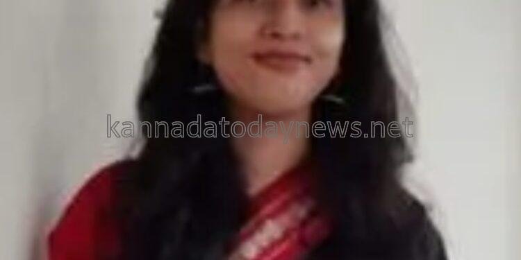 ಸ್ಕೂಟರ್ ಸ್ಕಿಡ್ ಆಗಿ ರಸ್ತೆಗೆ ಬಿದ್ದ ಯುವತಿ- ಲಾರಿ ಹಿಂಬದಿ ಚಕ್ರಕ್ಕೆ ಯುವತಿ ತಲೆ ಸಿಲುಕಿ ಸ್ಥಳದಲ್ಲೇ ಸಾವು