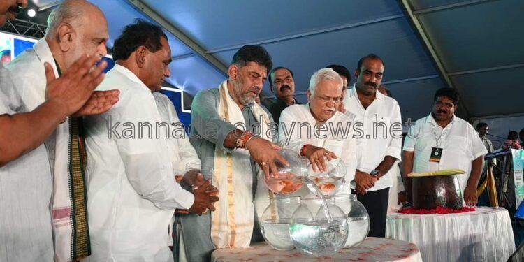 ಮುರುಡೇಶ್ವರ ಆರ್.ಎನ್.ಎಸ್ ಗಾಲ್ಫ್ ಮೈದಾನದಲ್ಲಿ ವಿಶ್ವ ಮೀನುಗಾರಿಕೆ ದಿನಾಚರಣೆ ಮತ್ತು ರಾಜ್ಯ ಮಟ್ಟದ ಮತ್ತ್ಯ ಮೇಳ ಕ್ಕೆ ಚಾಲನೆ ನೀಡಿದ ಉಪಮುಖ್ಯಮಂತ್ರಿ ಡಿ.ಕೆ.ಶಿವಕುಮಾರ
