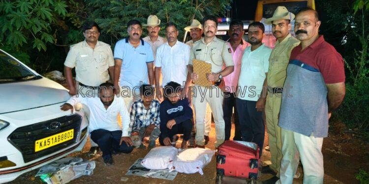 ಭಟ್ಕಳ ನಗರದಲ್ಲಿ 9 ಕೆಜಿ ಗಾಂಜಾ ಮಾರಾಟಕ್ಕೆ ಪ್ರಯತ್ನಿಸುತ್ತಿದ್ದ ಮೂವರನ್ನು ಹೆಡೆಮುರಿ ಕಟ್ಟಿದ ಭಟ್ಕಳ ನಗರ ಠಾಣೆಯ ಪೊಲೀಸರು