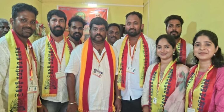 ಕರಾವಳಿ ಕರ್ನಾಟಕದಲ್ಲಿ ಕನ್ನಡದ ಕಲರವ..* *ಕರ್ನಾಟಕ ರಣಧೀರರ ವೇದಿಕೆಯ ಝೇಂಕಾರ..* *ಉತ್ತರ ಕನ್ನಡ ಜಿಲ್ಲಾ ಘಟಕ ಉದ್ಘಾಟನೆ ನೆರವೇರಿಸಿದ ಸಂಸ್ಥಾಪಕ ರಾಜ್ಯಾಧ್ಯಕ್ಷ ಕೆ ಆರ್ ಶಂಕರ್ ಗೌಡ್ರು..*