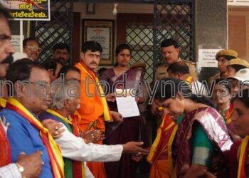 ಉತ್ತರ ಕನ್ನಡ ಜಿಲ್ಲೆ ಇಬ್ಬಾಗ ಮಾಡಿ ಶಿರಸಿ ಪ್ರತ್ಯೇಕ ಜಿಲ್ಲೆ ಮಾಡುವಂತೆ ಆಗ್ರಹಿಸಿ ಬಿಜೆಪಿ ಮುಖಂಡ ಅನಂತ ಮೂರ್ತಿ ನೇತೃತ್ವದ ಲ್ಲಿ ಪ್ರತಿಭಟನೆ