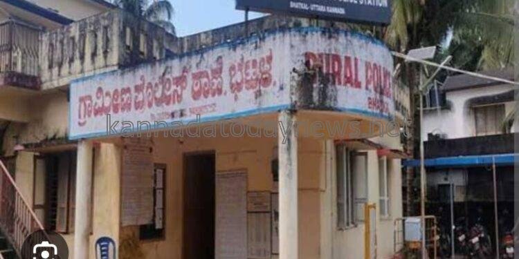 ಭಟ್ಕಳದ ಅರಣ್ಯ ಪ್ರದೇಶದಲ್ಲಿ ನಡೆಯುತ್ತಿದ್ದ ಅಂದರ್ ಬಾಹರ್ ಇಸ್ಪೀಟ್ ಆಟದ ಅಡ್ಡೆ ಮೇಲೆ ಗ್ರಾಮೀಣ ಠಾಣೆ ಪೊಲೀಸರ ದಾಳಿ