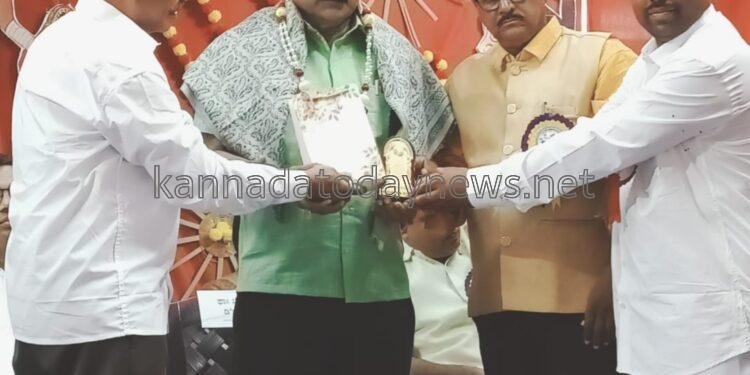 ಮುಂಡಗೋಡದಲ್ಲಿ ಬೃಹತ್ ಬುಡಕಟ್ಟು ಕಲಾಮೇಳ: ಉತ್ತರ ಕನ್ನಡ ‘ಗುಡ್ಡಗಾಡು ಜಿಲ್ಲೆ’ ಘೋಷಣೆ ಅವಶ್ಯ-ರವೀಂದ್ರ ನಾಯ್ಕ.